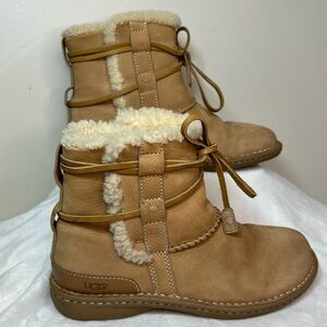 UGG Womens La Jolla Sheepskin Ankle Booties Size 8 Beige Tie Up Fur Lined